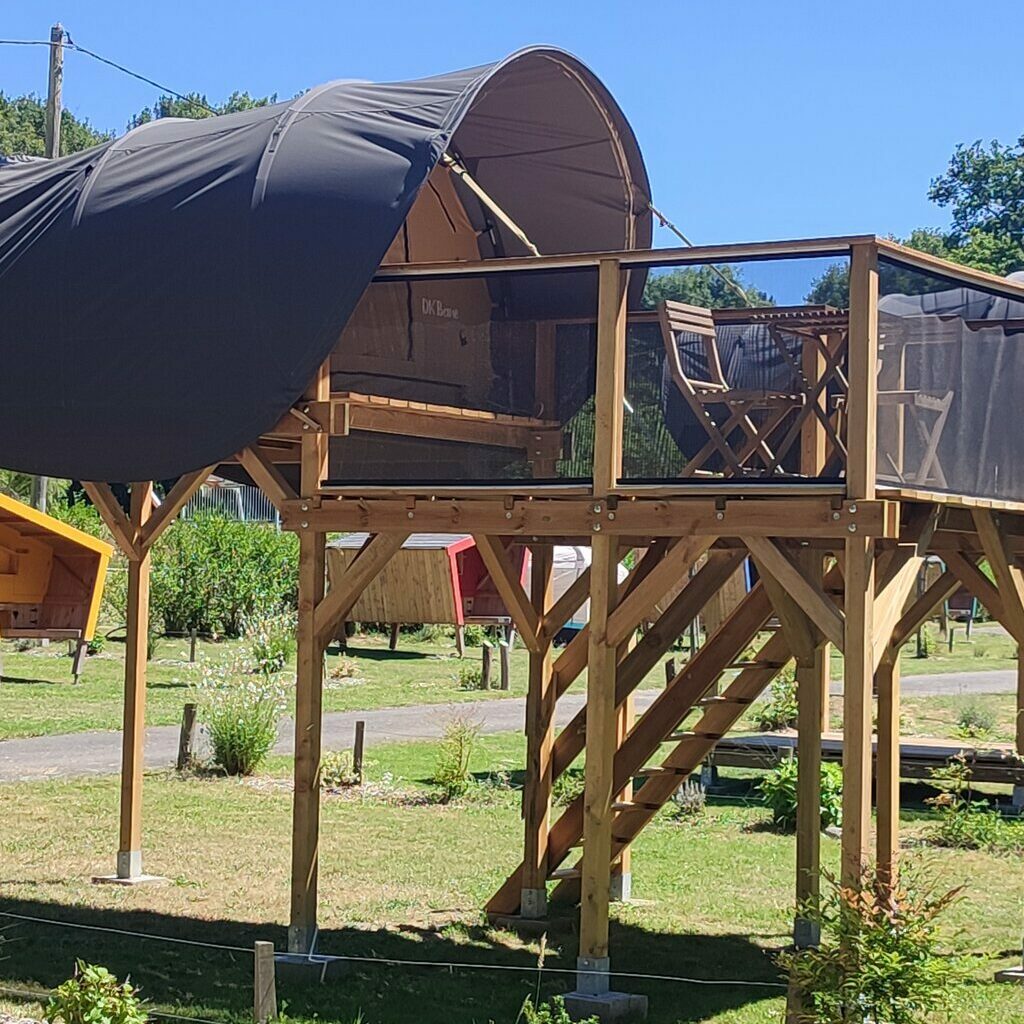Cabanes perchées, vue sur l'Oust, camping de l'ile aux pies Redon