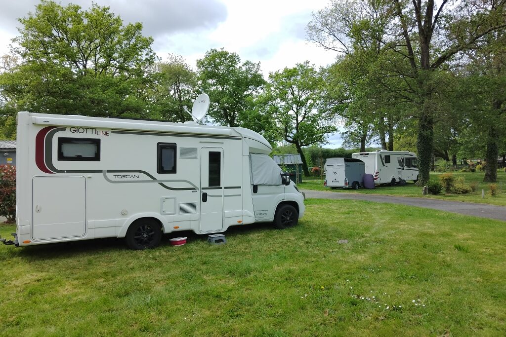 Grands emplacements Camping au bord de l'eau l'île aux Pies