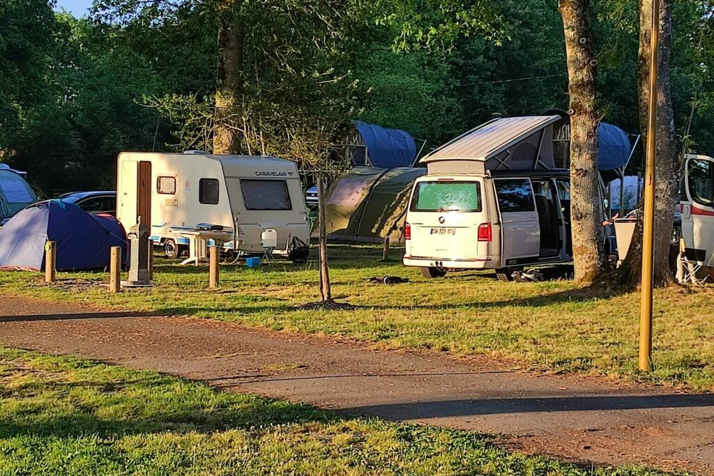 Emplacements tentes, caravanes, Vans, camping-car île aux Pies