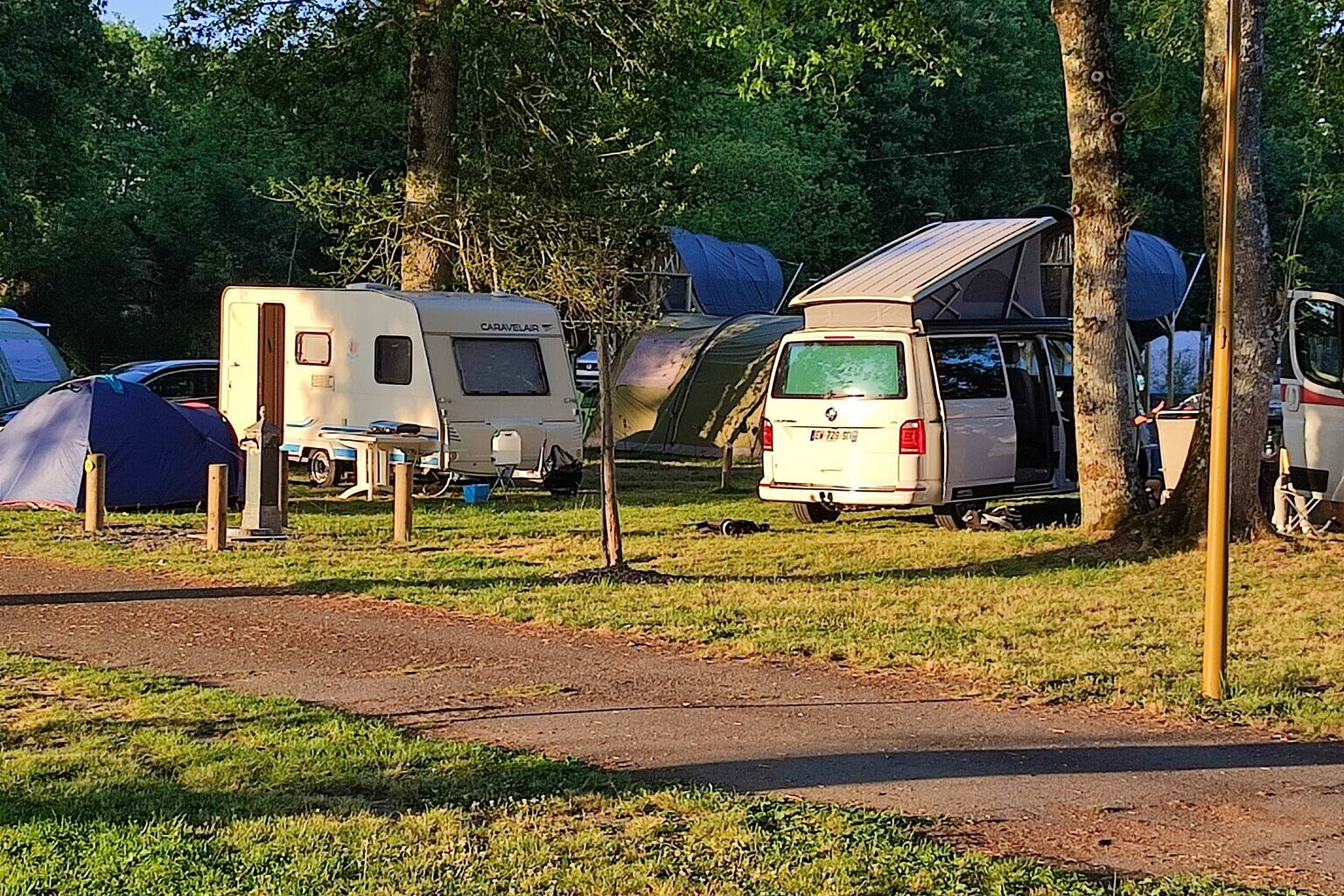 Emplacements tentes, caravanes, Vans, camping-car île aux Pies