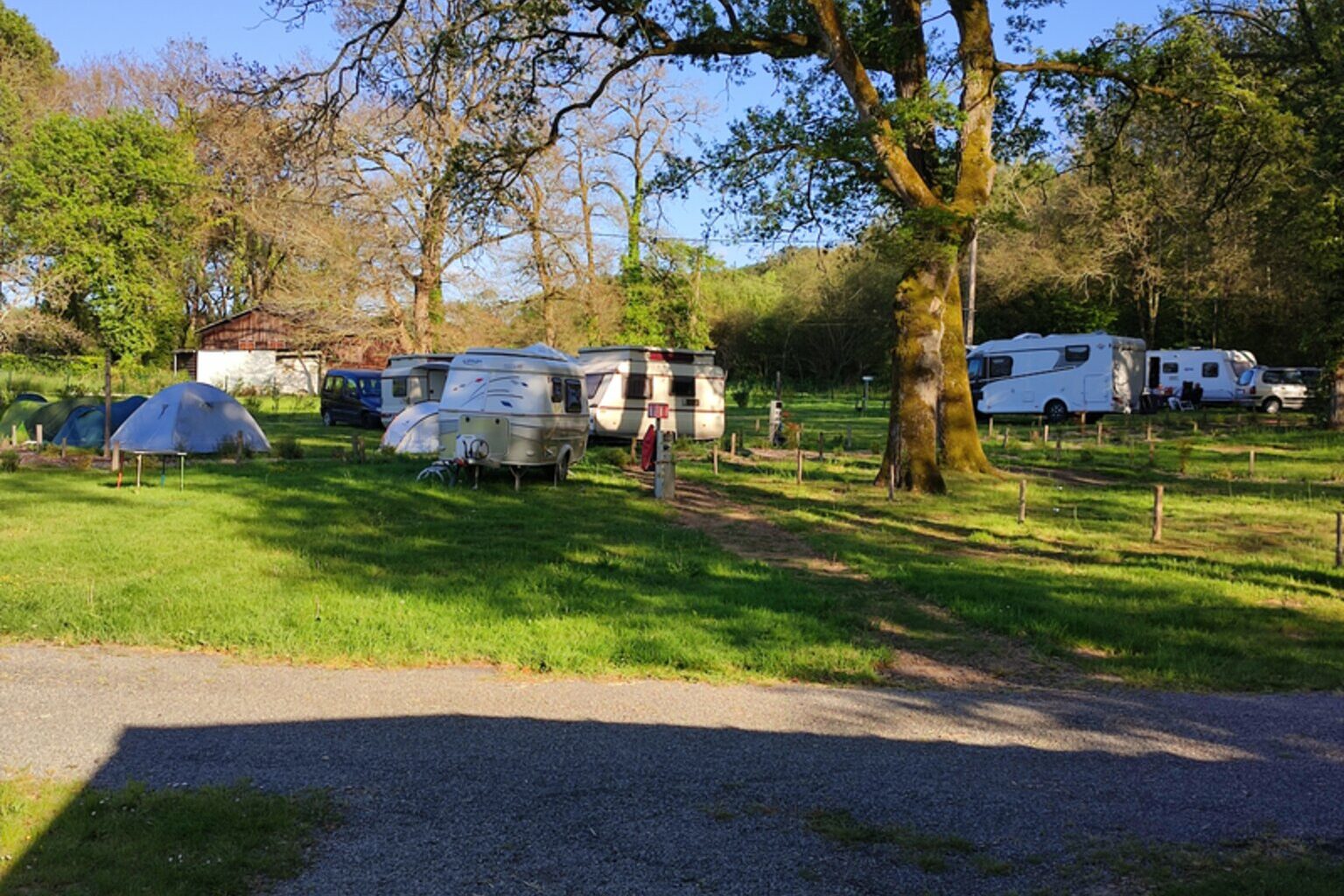Camping 3 étoiles, caravanes, tentes, camping-car l'île aux pies