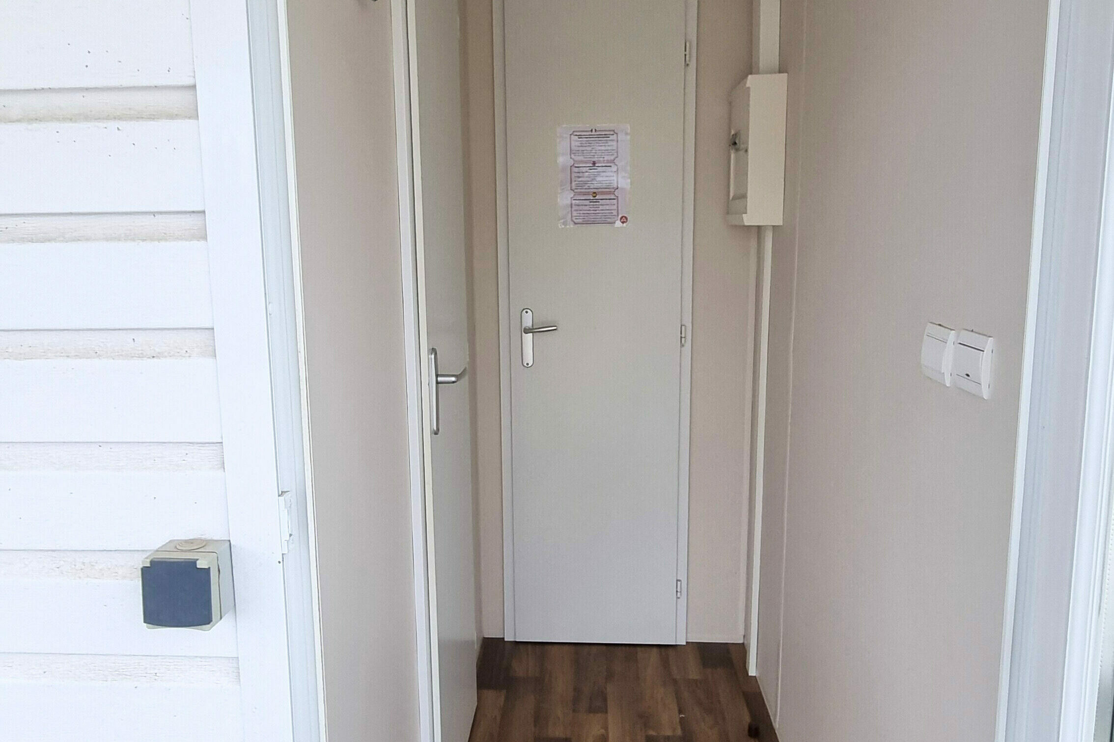 couloir intérieur bungalow mobilhome camping de l'île aux pies